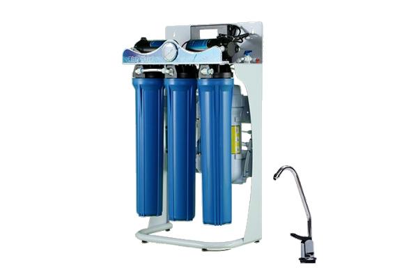 Osmoseur filtration de l'eau par osmose inverse