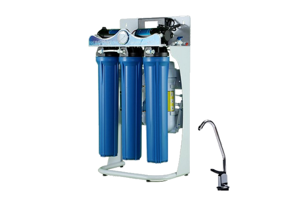 Osmoseur filtration de l'eau par osmose inverse